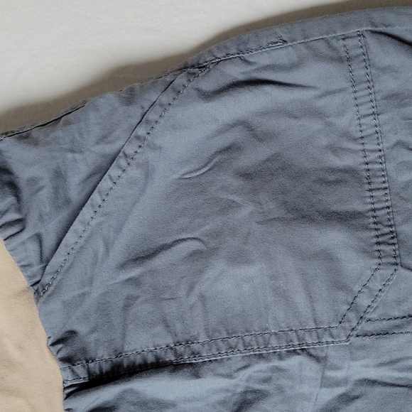 Maternity cargo shorts - Picture 2 of 5